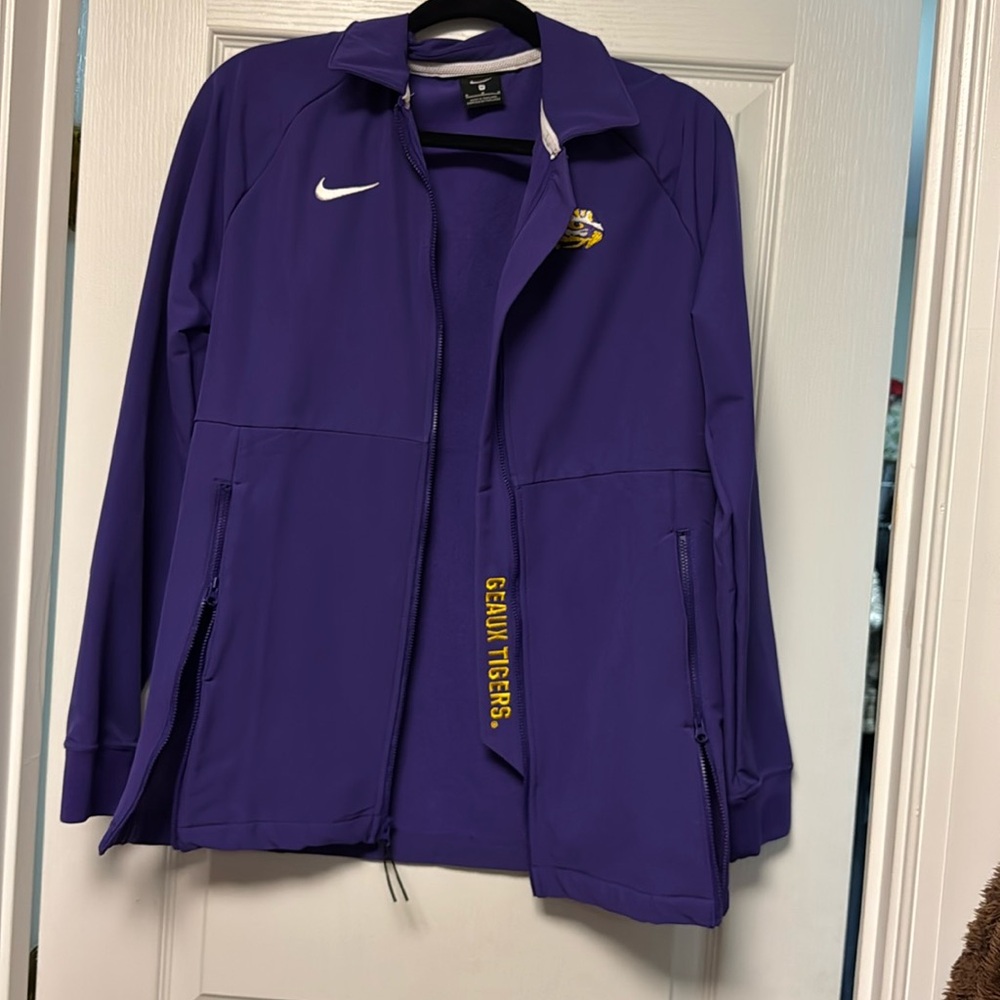 Women’s Nike lightweight fleece lined jacket